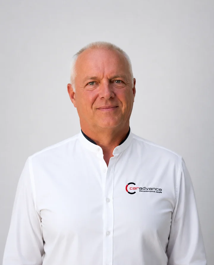 Tóth Károly — import igazgató, Caradvance